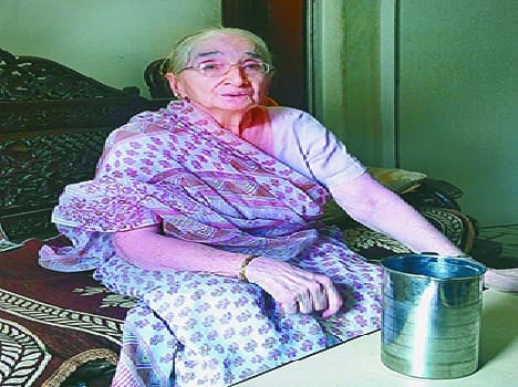 two sisters looted by fake police